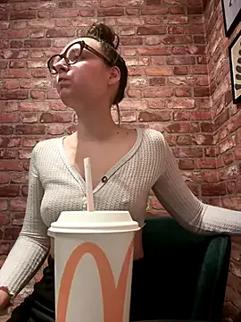 The_Snowwhitee on StripChat