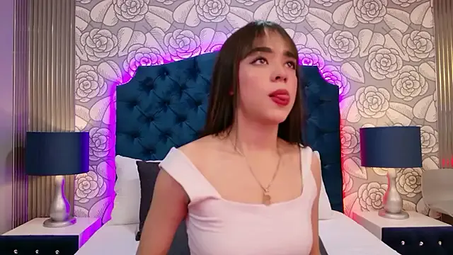 TifanyWolff — suck fingers  + show tonge 