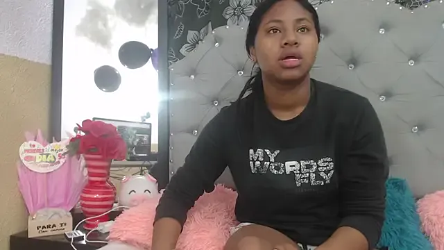 Freechat valentinavega18x on StripChat