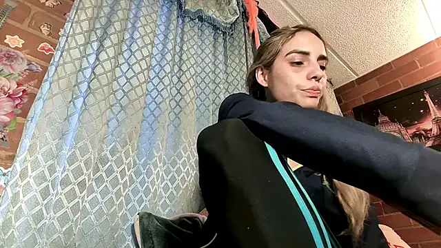 Private ValeriaLacrozee on StripChat