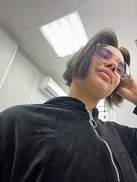 VioletAsh — slowly kisses close up