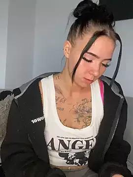 YoungZoexx from StripChat