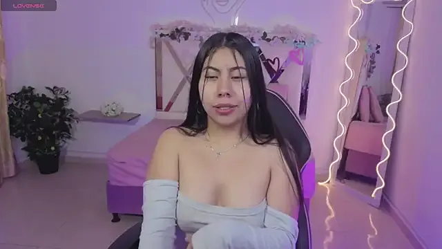 Freechat ZURY_TAY on StripChat